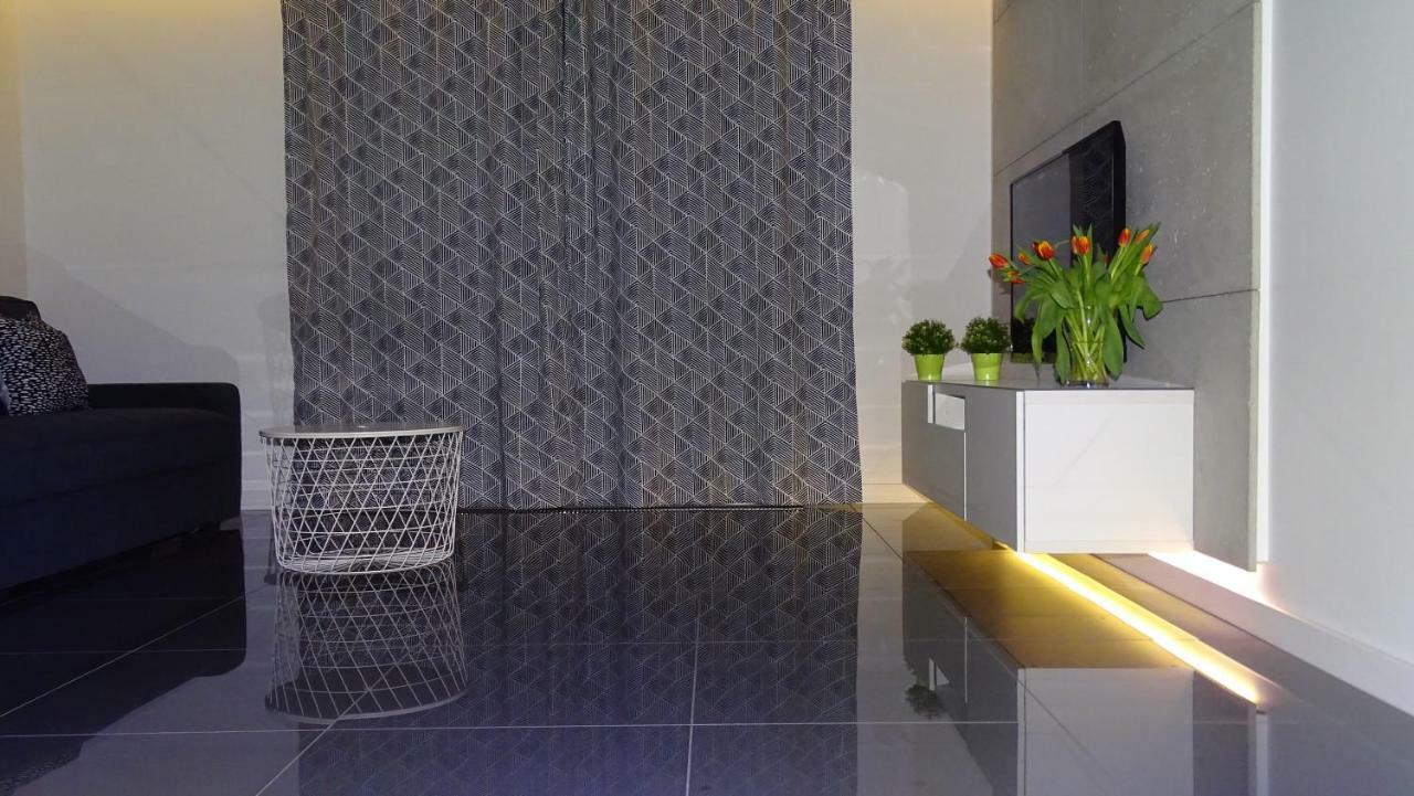 Black Line Apartment Красков Екстериор снимка